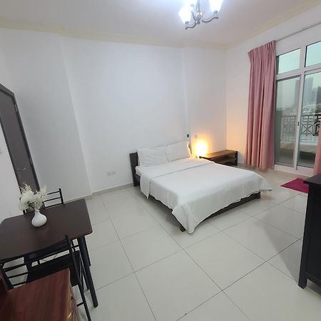 Cozy Rooms And Small Partitions For Men Guests In 迪拜 外观 照片