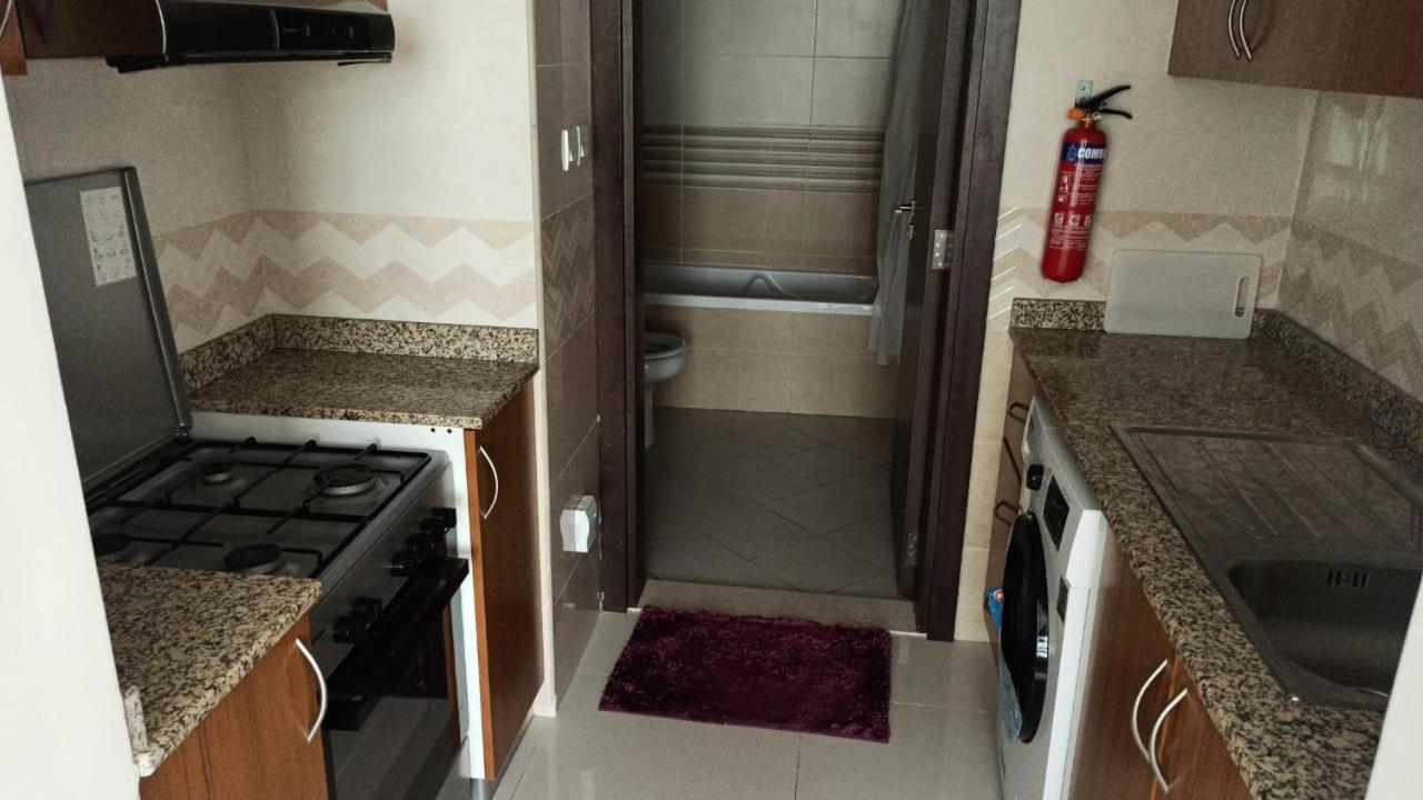 Cozy Rooms And Small Partitions For Men Guests In 迪拜 外观 照片