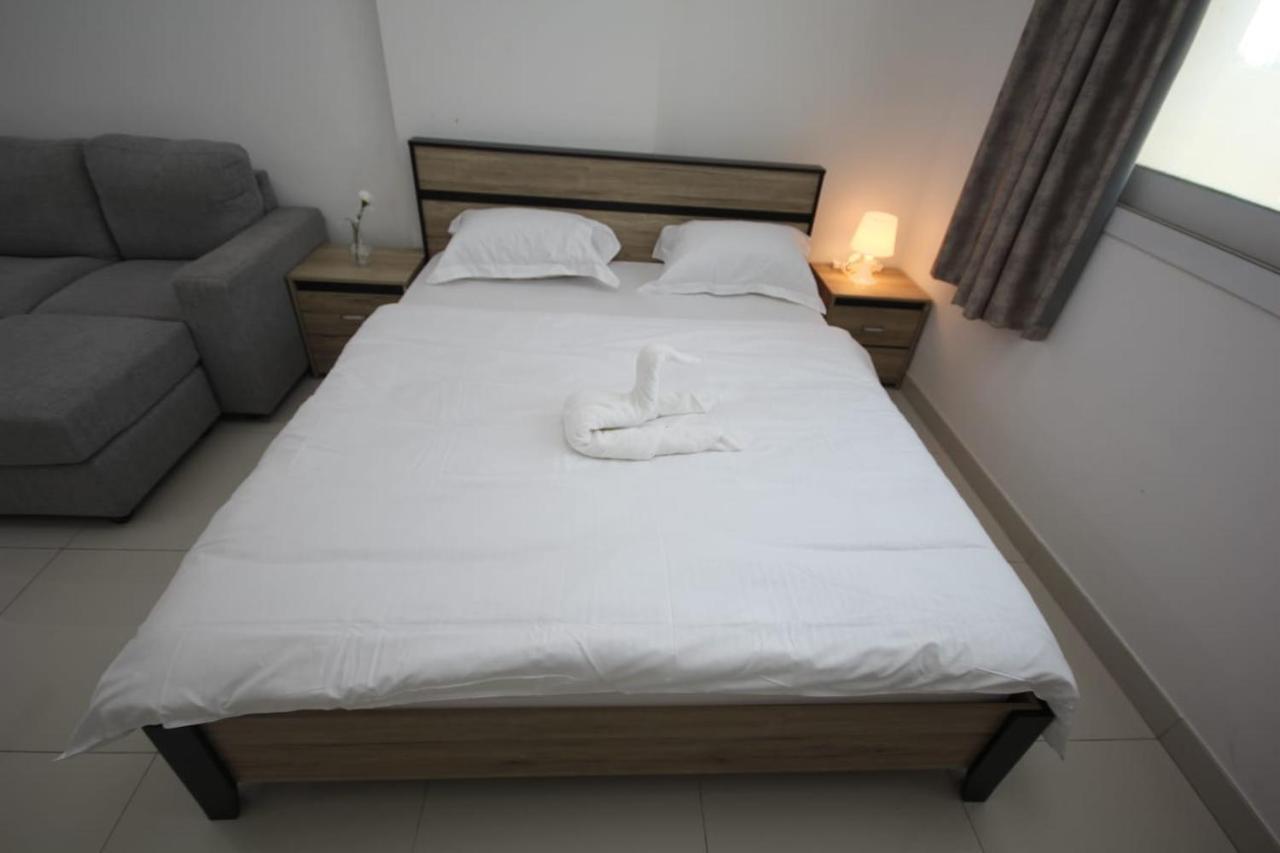 Cozy Rooms And Small Partitions For Men Guests In 迪拜 外观 照片