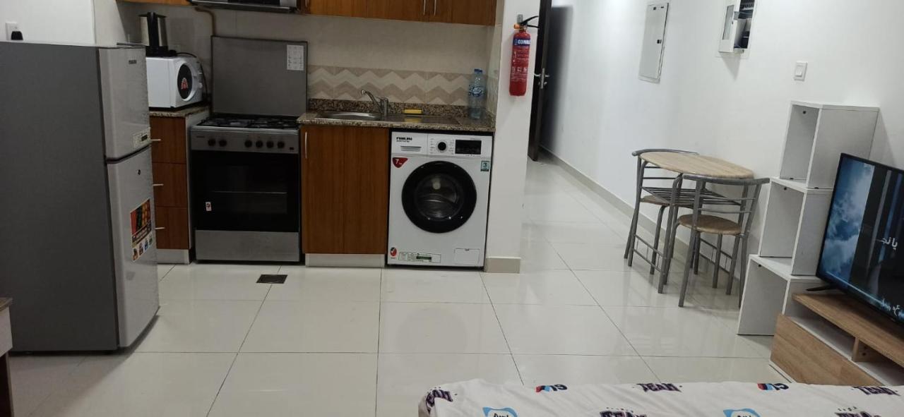 Cozy Rooms And Small Partitions For Men Guests In 迪拜 外观 照片