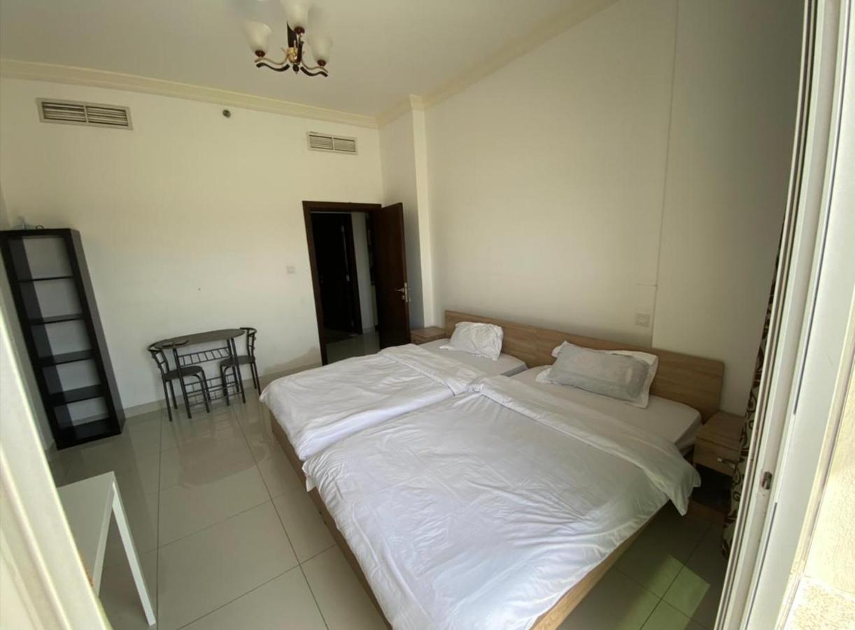 Cozy Rooms And Small Partitions For Men Guests In 迪拜 外观 照片