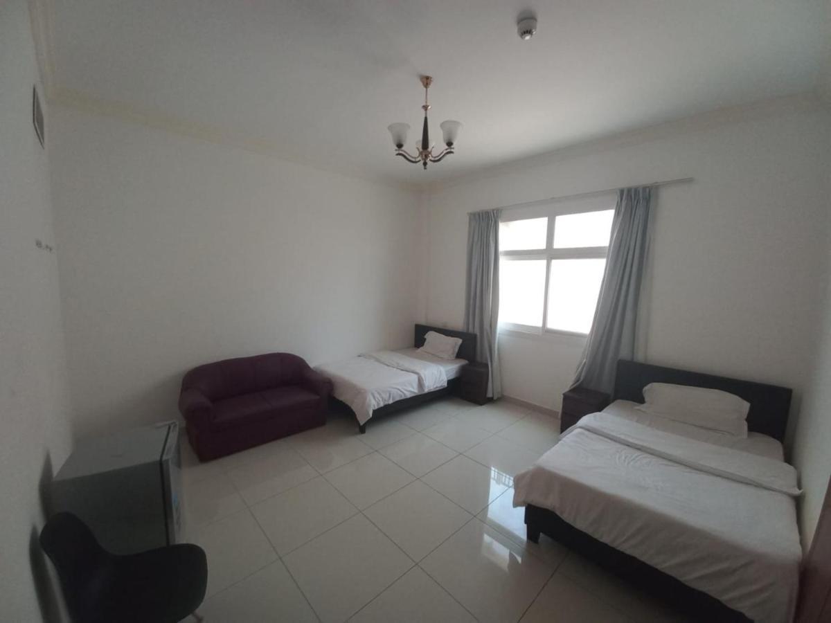 Cozy Rooms And Small Partitions For Men Guests In 迪拜 外观 照片