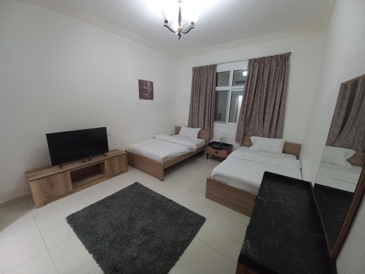 Cozy Rooms And Small Partitions For Men Guests In 迪拜 外观 照片